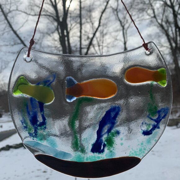 #8660 FUSED GLASS FISH BOWL  MULTI COLOR FISH  SUN CATCHER - Picture 1 of 5